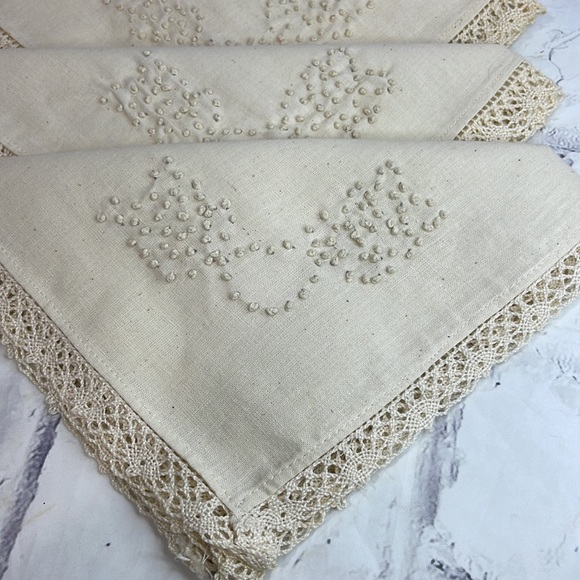 Linen Napkins Set of 4 Crochet Lace Trim Swiss Dot Embroidery Country Pattern - Picture 4 of 9